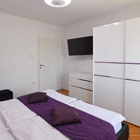 In 34125 Apartment *